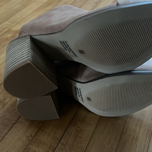 Cute heels! - Picture 3 of 4